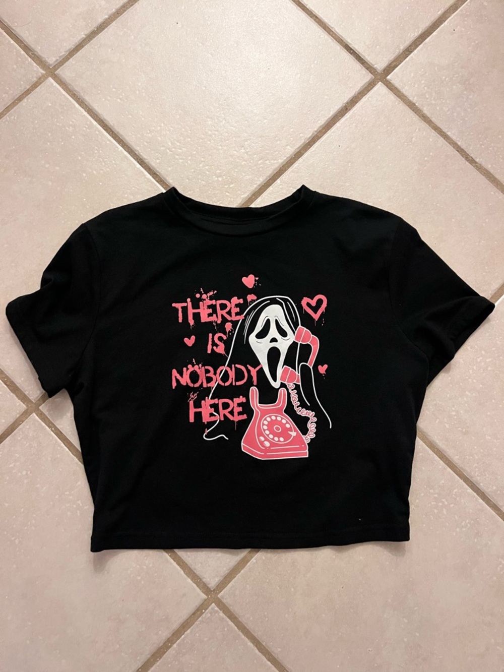 Black Graphic Crop Tee with Pink Scream Phone Design